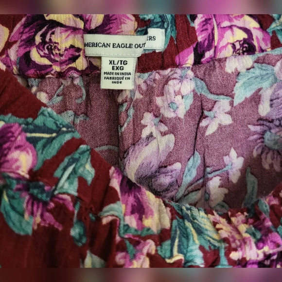 American‎ Eagle Outfitters Burgundy Floral Crop Tank Top, Size XL - Picture 2 of 5